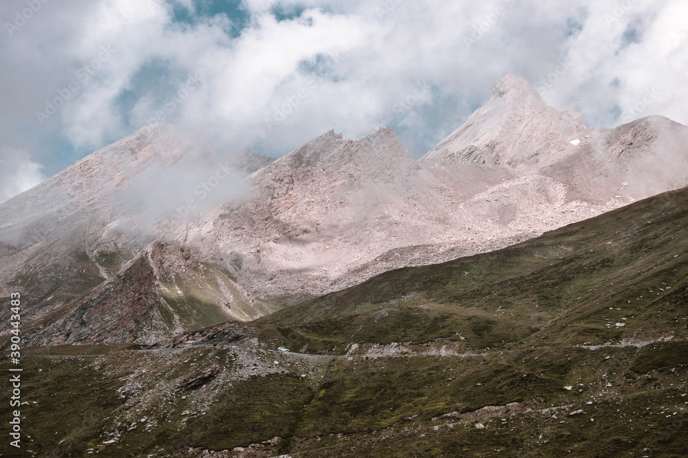 Colle dell'agnello tra le nubi
