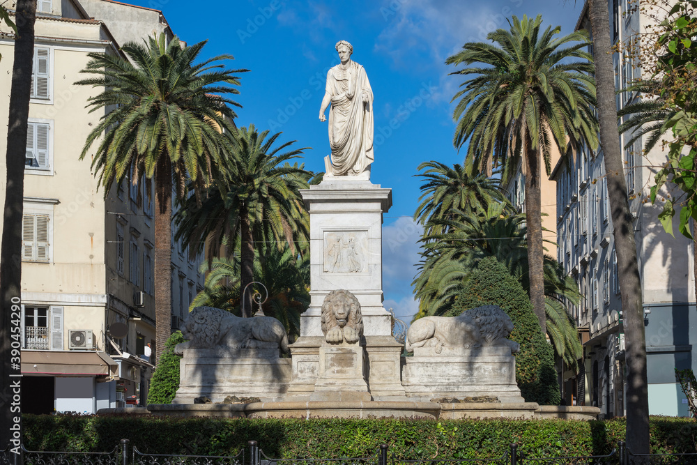 Napoleondenkmal auf dem Vier-Löwenbrunnen in Ajaccio