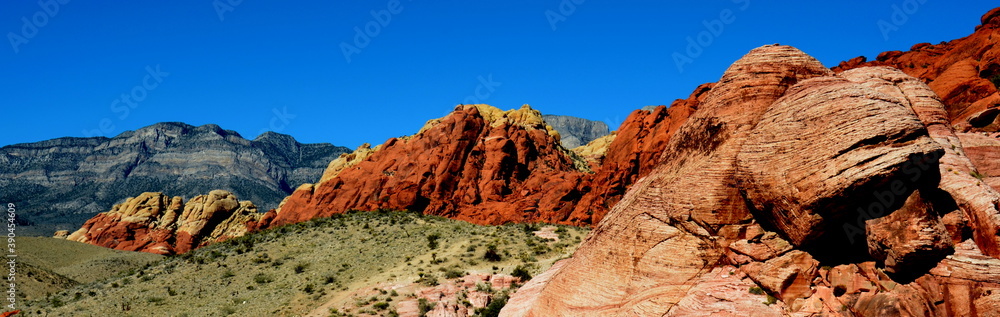 Fototapeta premium Red Rocky mountain in Vegas
