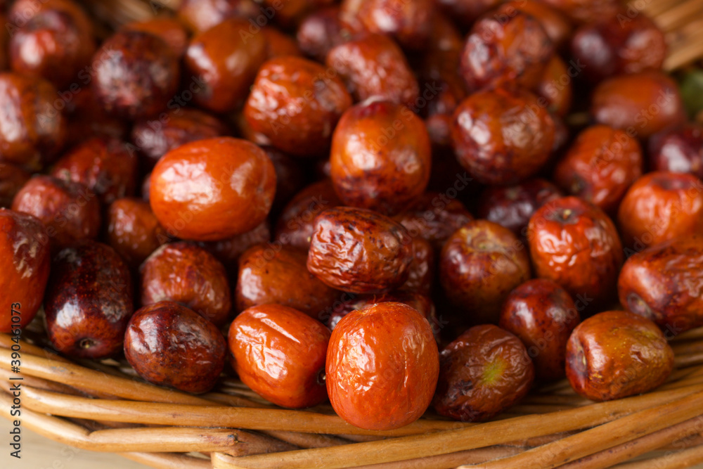 Obraz premium selective focus on a large group of jujubes fruits