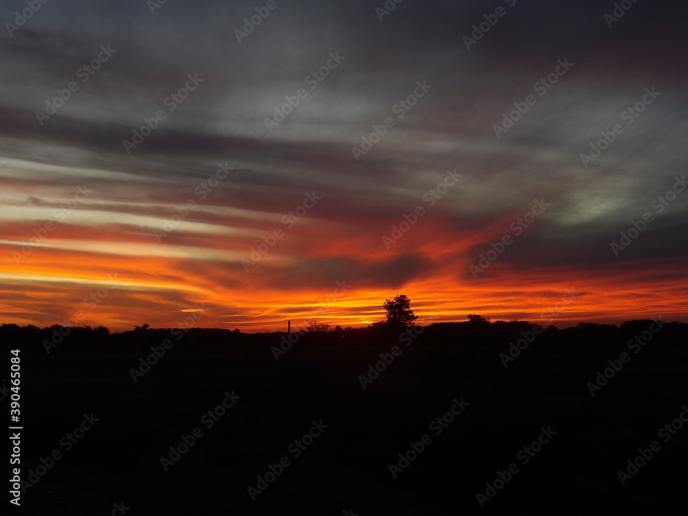 Florencio várela en un atardecer de primera Florencio várela en un atardecer de primera