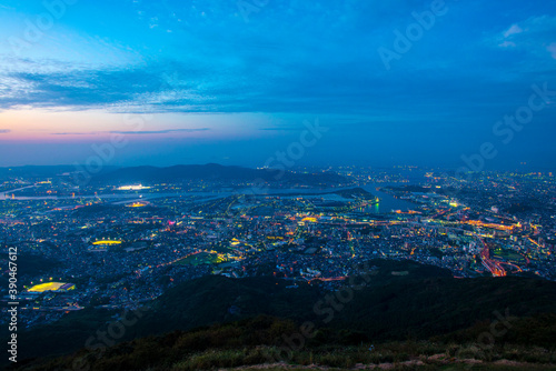 皿倉山から北九州の夜景（新日本三大夜景） © Paylessimages