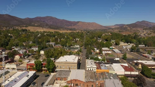 Drone flies backwards over historic town Yreka in California