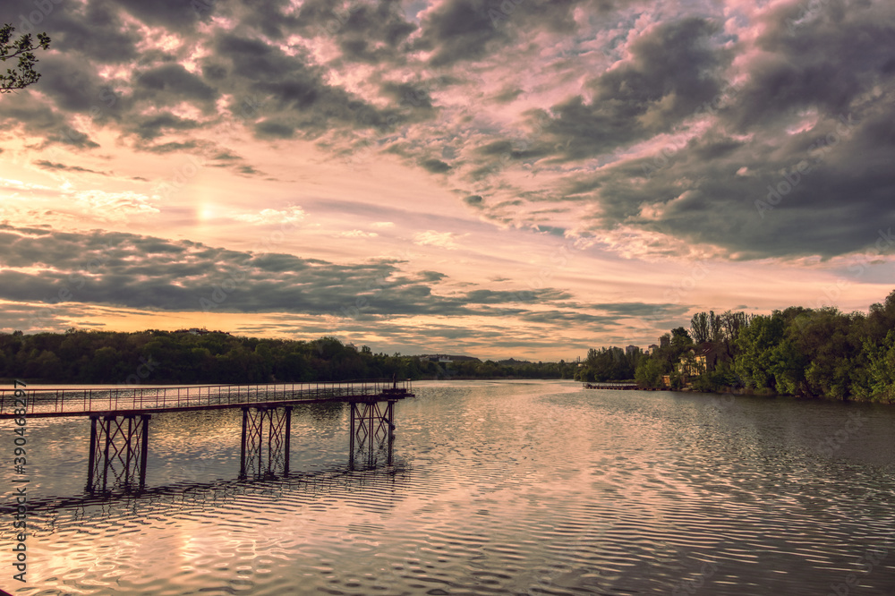 Fototapeta premium Dramatic sunset lake landscape
