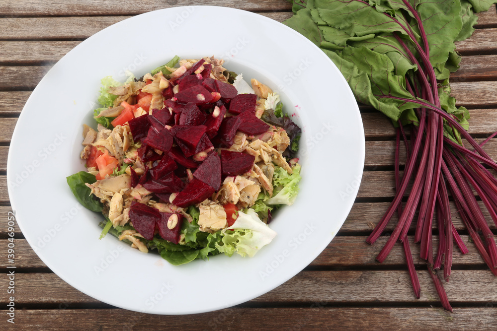 beet and tuna salad with tomato and lettuce beet and tuna salad with tomato and lettuce