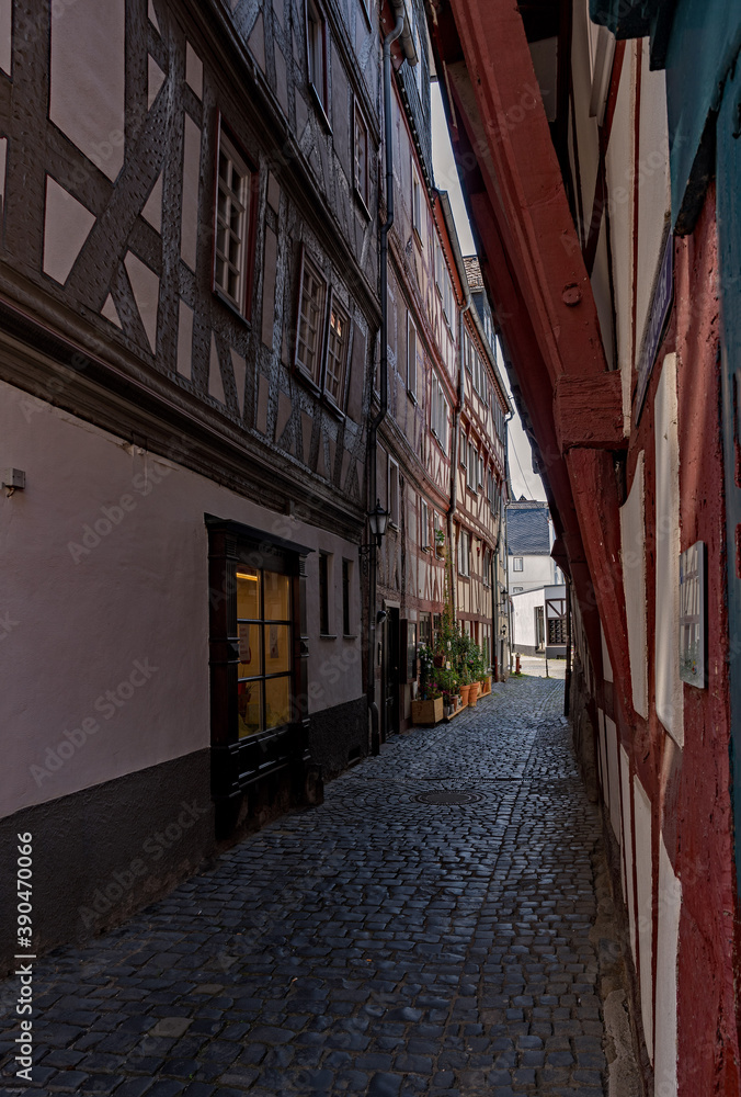 Straße in der Altstadt von Herborn in Hessen, Deutschland 