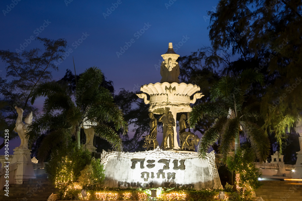 Obraz premium Beach of Karon,Statue, Phuket, Andaman Sea, Thailand, Asia
