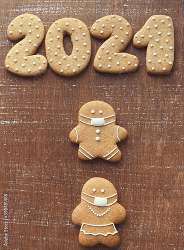 covid ginger cookies couple with 2021 numbers