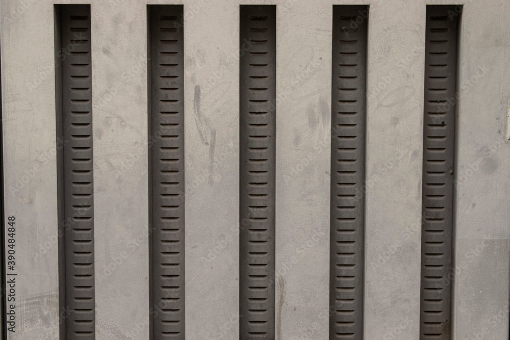 Pared de metal gris de un edificio. Pared de metal gris de un edificio.