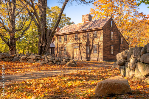 фотографія A colonial tavern along the Battle Road in Concord, Massachusetts
