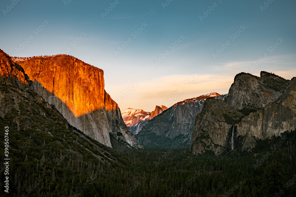 Alpenglow on El Capitan at Yosemite National Park from Tunnel View