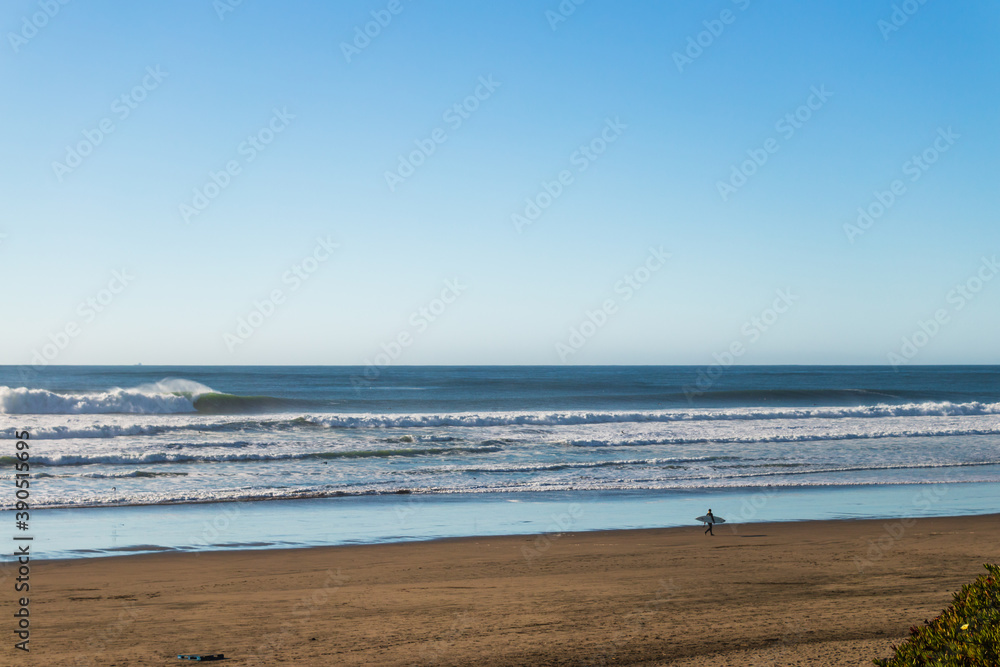 Big Waves Breaks in Northern California near San Francisco