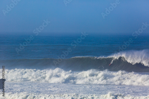 Big Waves Breaks at Mavericks surf spot