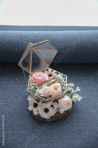 rings on the box with flower