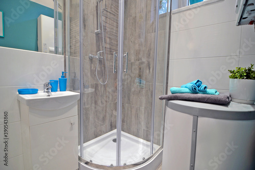 Obraz na płótnie Interior of home bathroom with shower w salonie