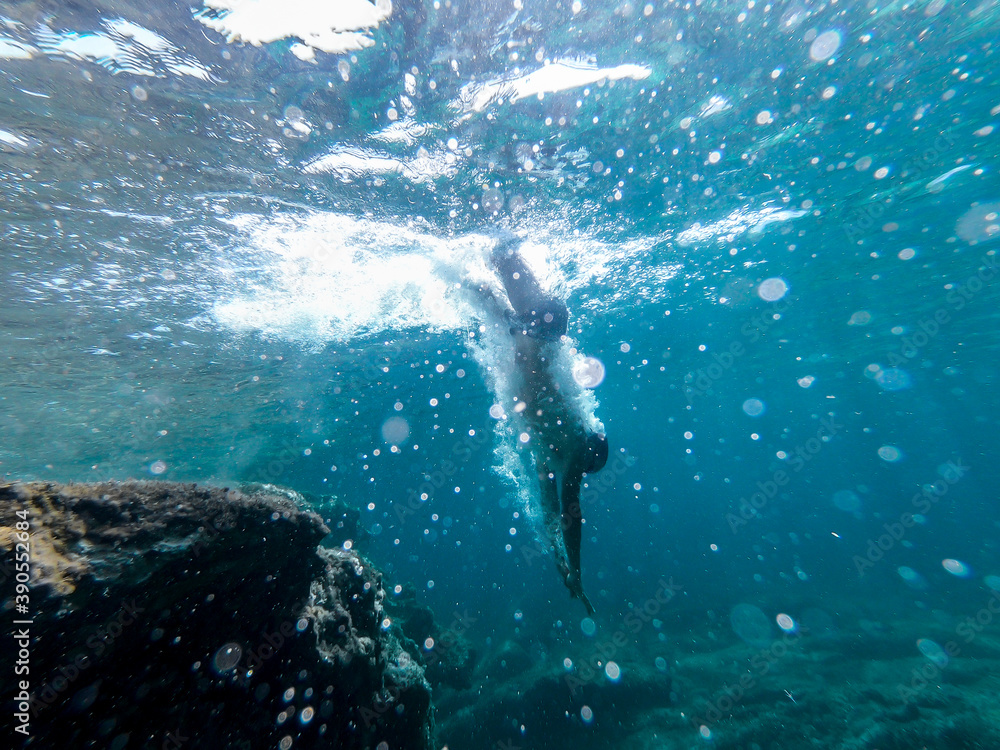 Naklejka premium Man diving headfirst into the sea