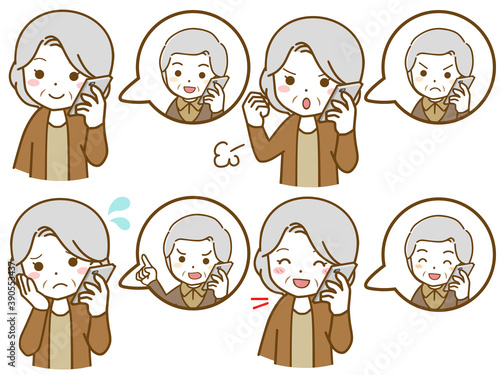 同年代男性と電話で話す老年女性