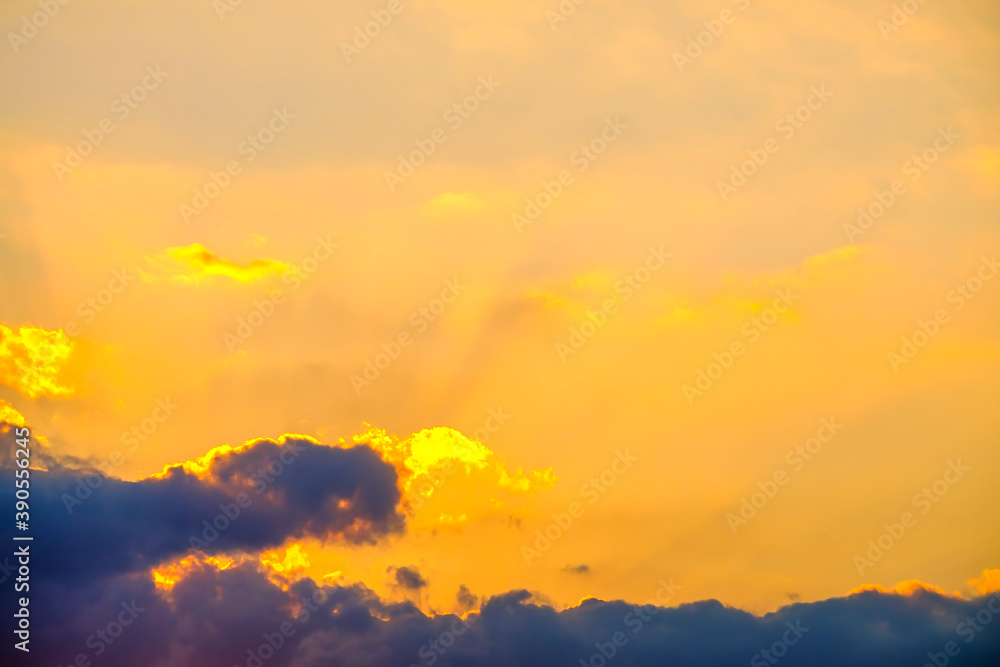 【夕日イメージ】夕日に照らされた空 【夕日イメージ】夕日に照らされた空