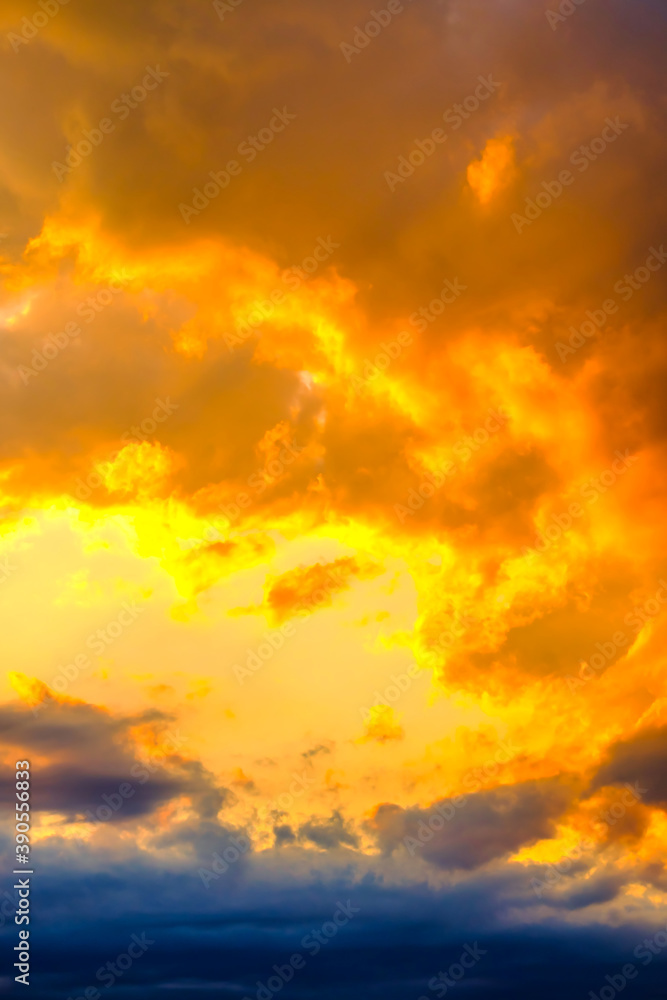 【夕日イメージ】夕日に照らされた空 【夕日イメージ】夕日に照らされた空