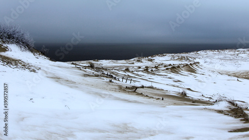 Isthme de Courlande, Lituanie en hiver photo