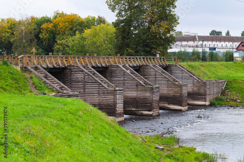 Wooden lock of Tikhvinka river © evannovostro
