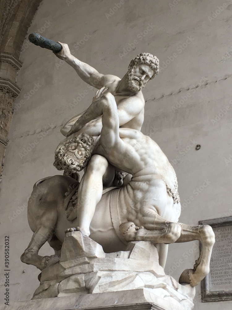 Obraz premium statue of Hercules slaying the centaur
