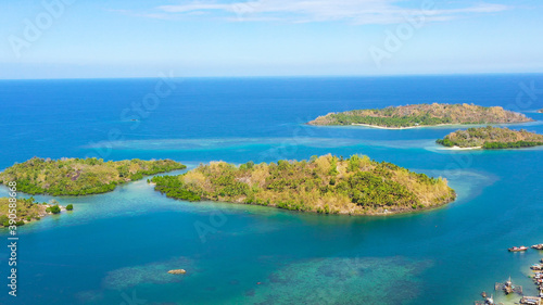 Fototapeta Naklejka Na Ścianę i Meble -  Tropical island with sandy beach on the Zamboanga Peninsula. Sallangan Islands, Simoadang Island. Mindanao, Philippines.