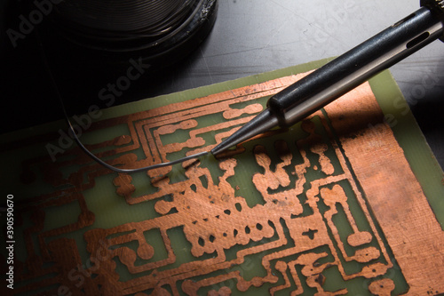 Obraz na płótnie use a soldering iron to solder the electronic part to the Board. Computer repair. . w salonie