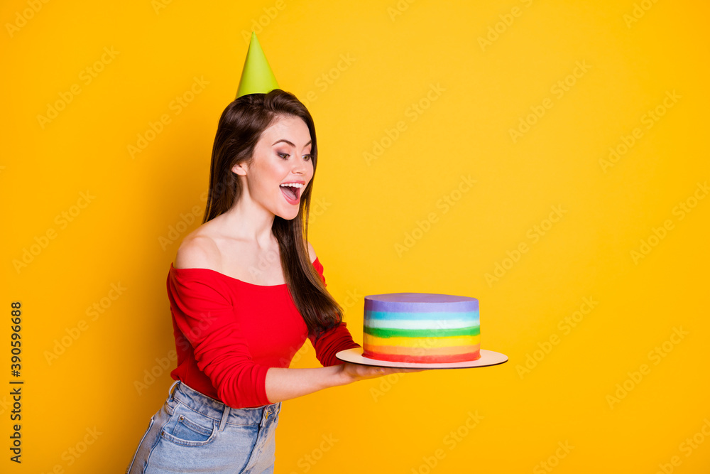 Photo of cute lovely amazed young girl open mouth hold cake