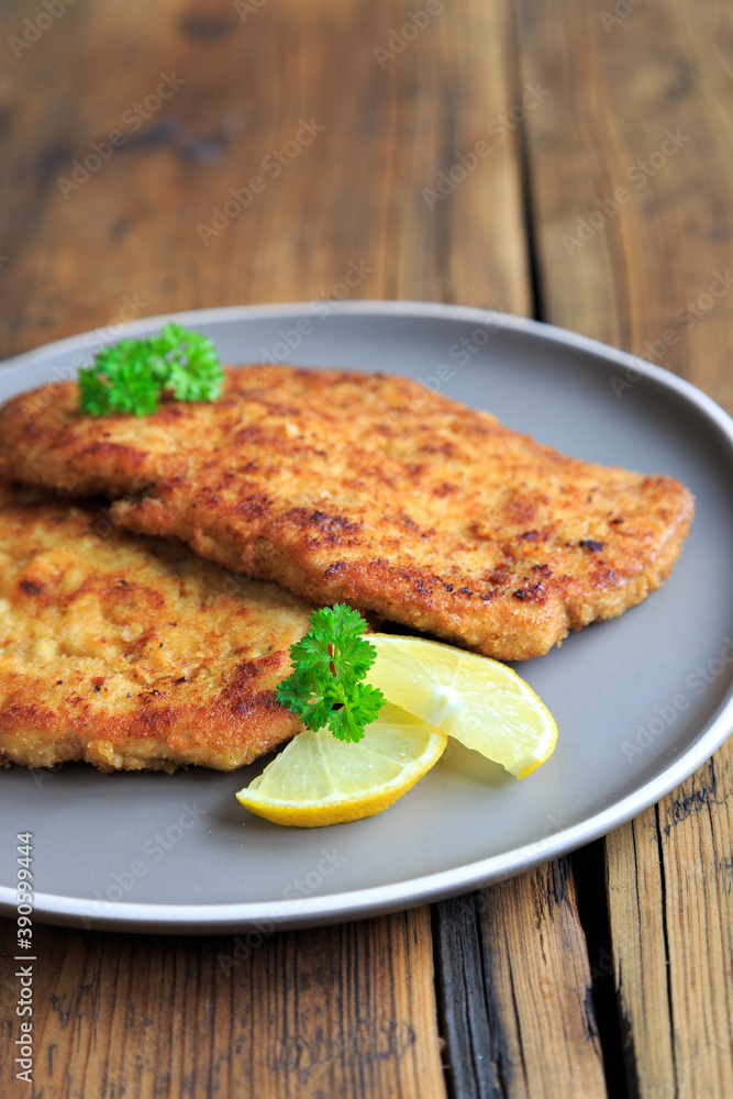 Wiener Schnitzel mit Zitrone