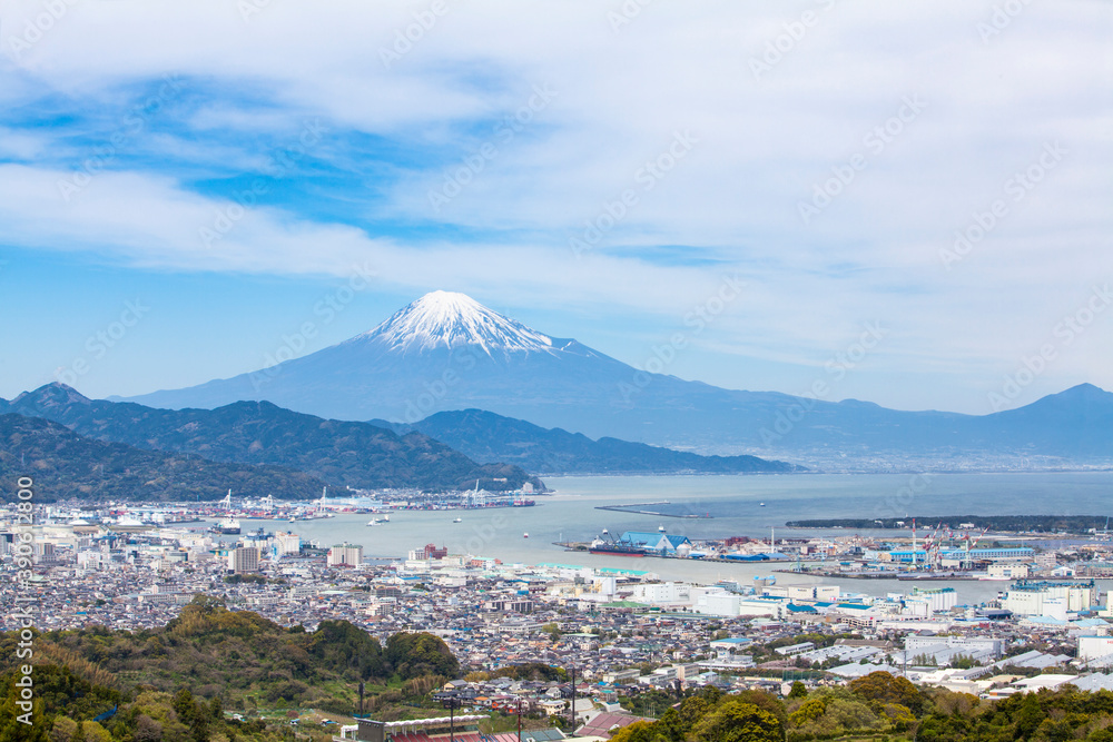 日本平から見た富士山と清水の街並み
