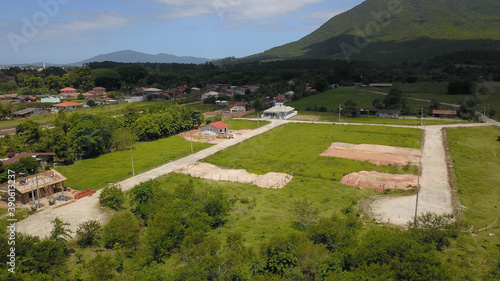 Vista aérea de empreendimento imobiliário, loteamento em Palhoça, Santa Catarina Brasil 