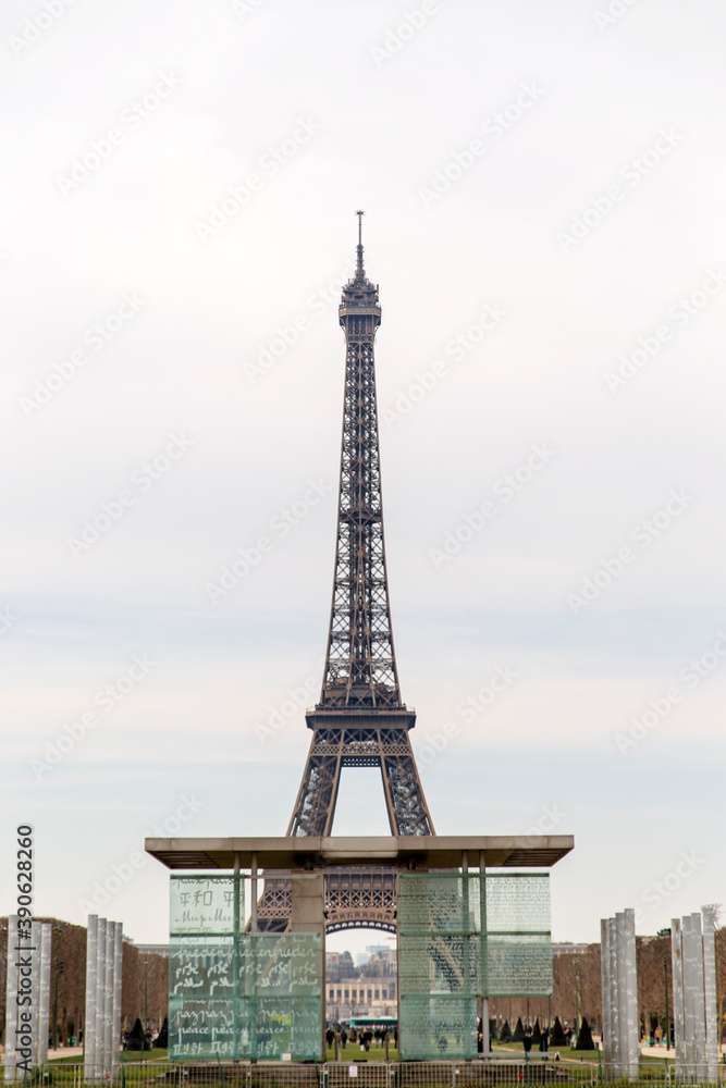 Torre Eiffel o Tour Eiffel en la ciudad de Paris, en el pais de Francia