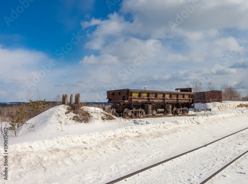 Railway platform at an impasse in the winter