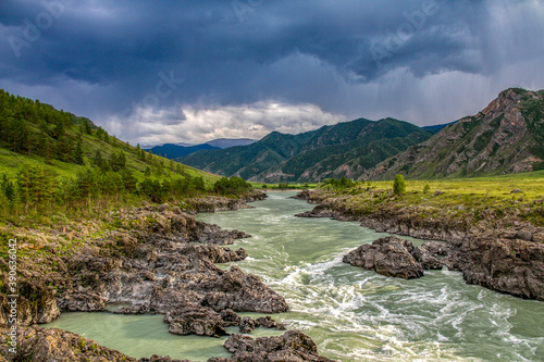 Fototapeta Naklejka Na Ścianę i Meble -  river in the mountains of the altai