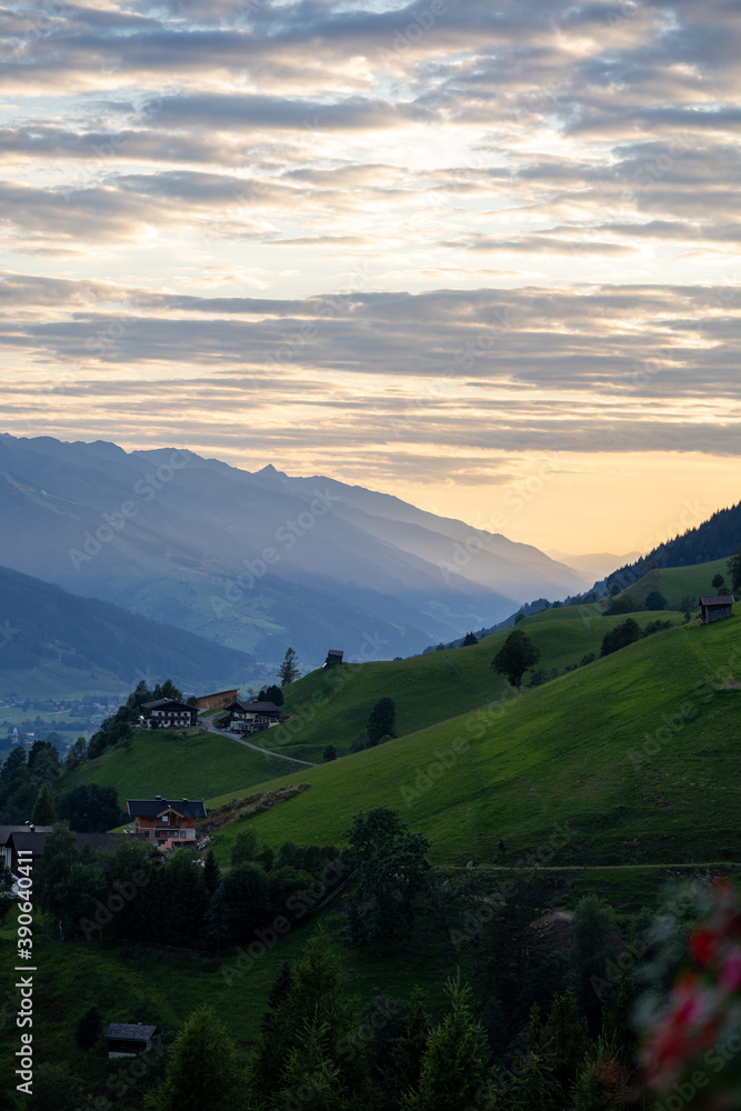 Fototapeta premium Sonnenuntergang Berge
