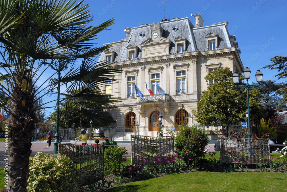 Ville de Nogent-sur-Marne, l'Hôtel de Ville et ses jardins, département du Val de Marne, France