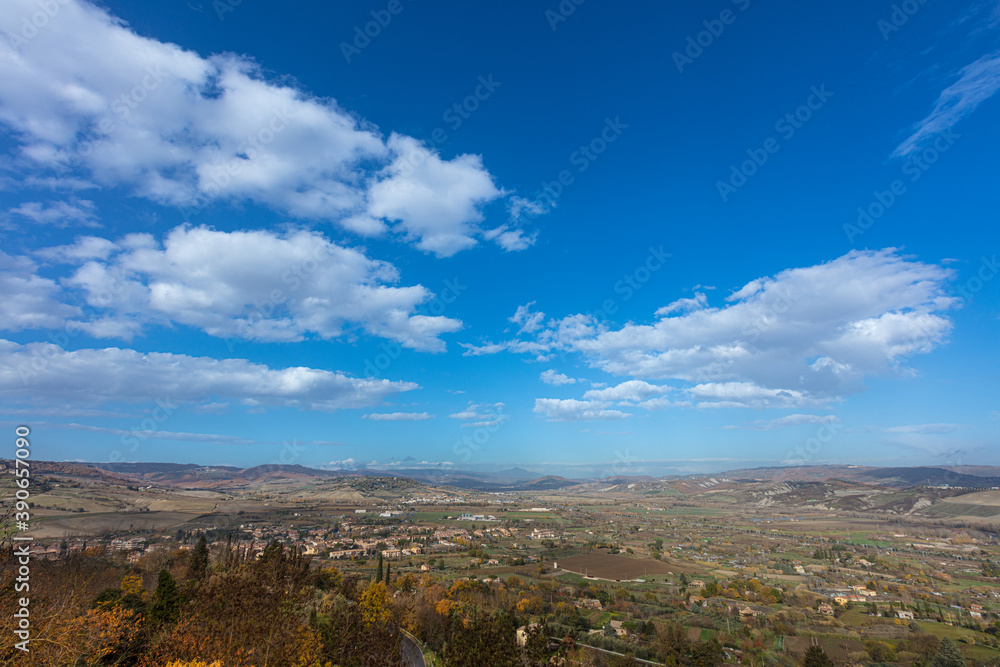 Naklejka premium orvieto, umbria, italia, duomo, cattedrale, storico, panorama, cittá, paesaggio, veduta, cittadina, architettura, panoramica, cielo, viaggiare, distanza, europa, collina, estate, azzurro,