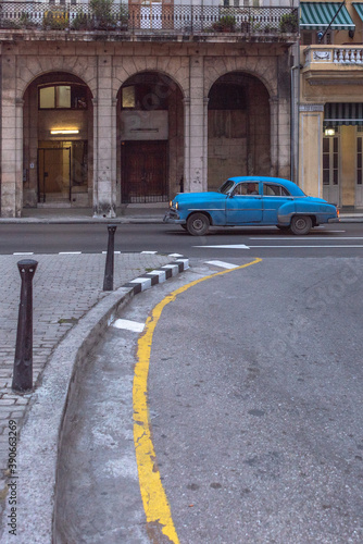 Photography carro azul en La Habana cuba