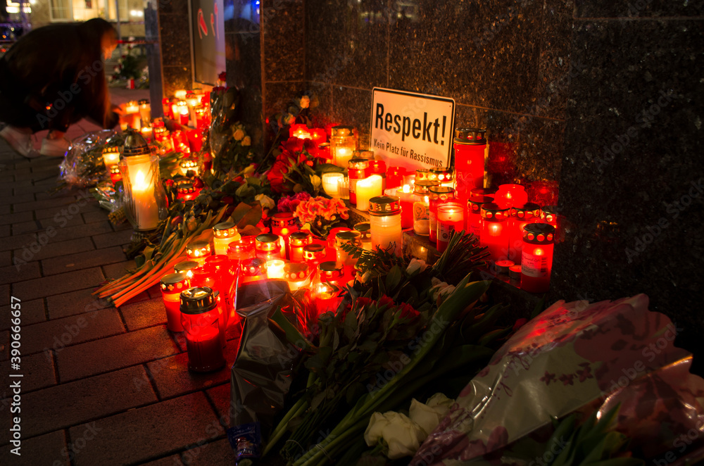 Hanau, Germany - February 20 2020: Flowers and Candles at the Hanau shooting site as a remembrance to the victims. Right extremism. Terror attack. - obrazy, fototapety, plakaty 
