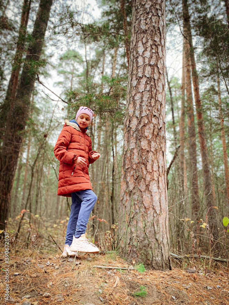 Naklejka premium child autistic in the forest