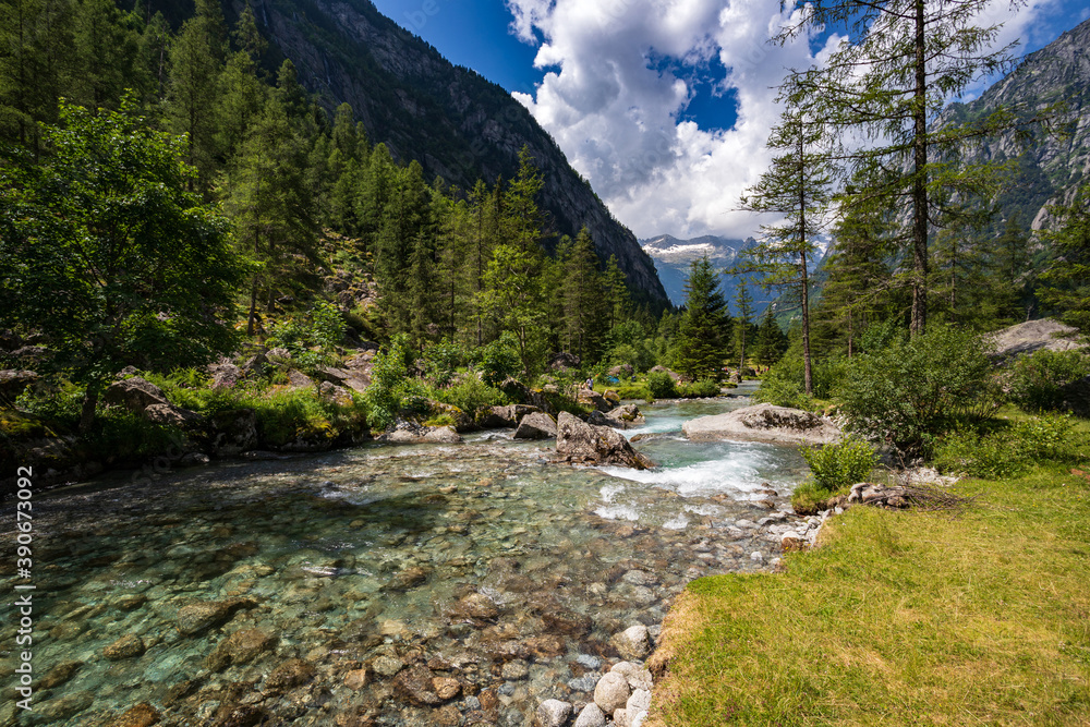 paesaggio in val di Mello - Lombardia paesaggio in val di Mello - Lombardia