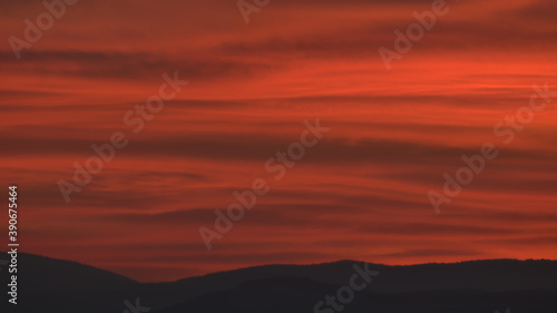 Red horizon © Janos