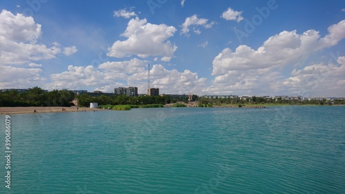 город Балхаш на берегу озера