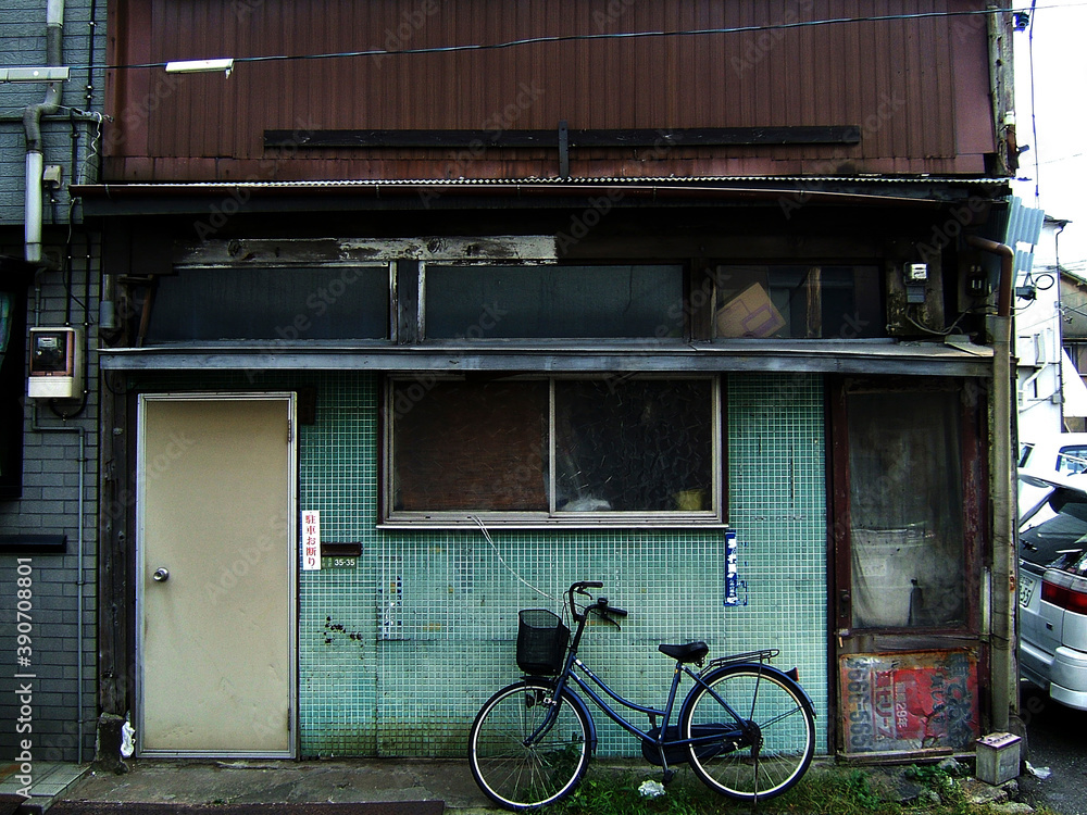 横丁の民家