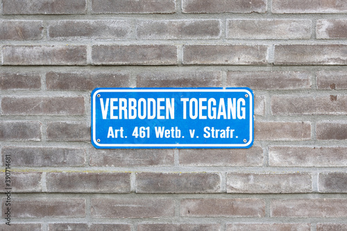 Sign attached to a wall with the Dutch text 'prohibited access for unauthorized persons, article 461 penal code'. Official Dutch 'No Entry' sign.
