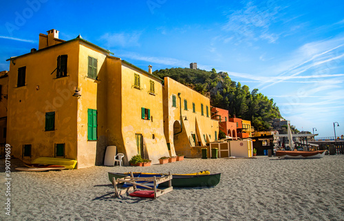 Tranquilo pueblo de playa en la costa italiana
