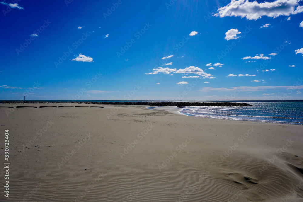 Fototapeta premium Backgrounds in beach with sand and sky and clouds