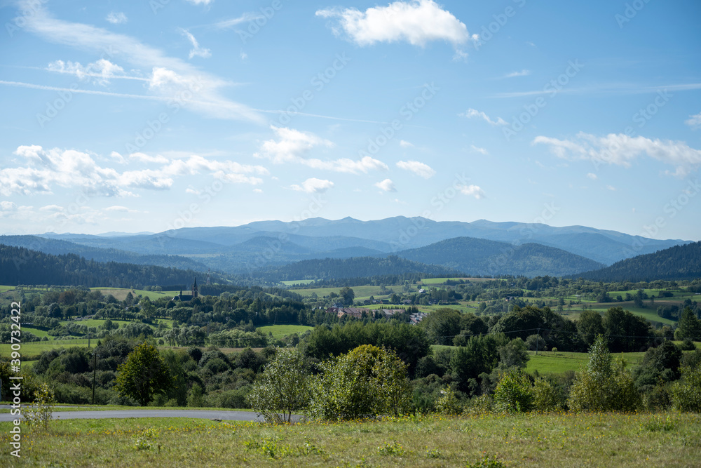 bieszczady przepiękny widok góry, koniec świata, natura raj na ziemi