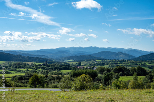 Fototapeta Naklejka Na Ścianę i Meble -  bieszczady przepiękny widok góry, koniec świata, natura raj na ziemi